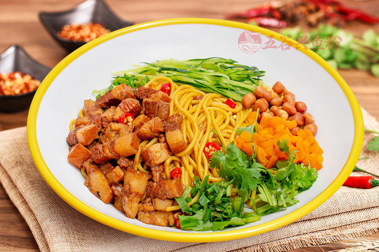 卤肉拌面